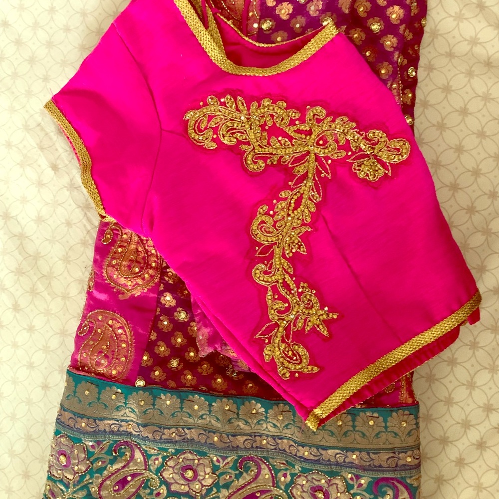 Lehanga blouse with dhupata.